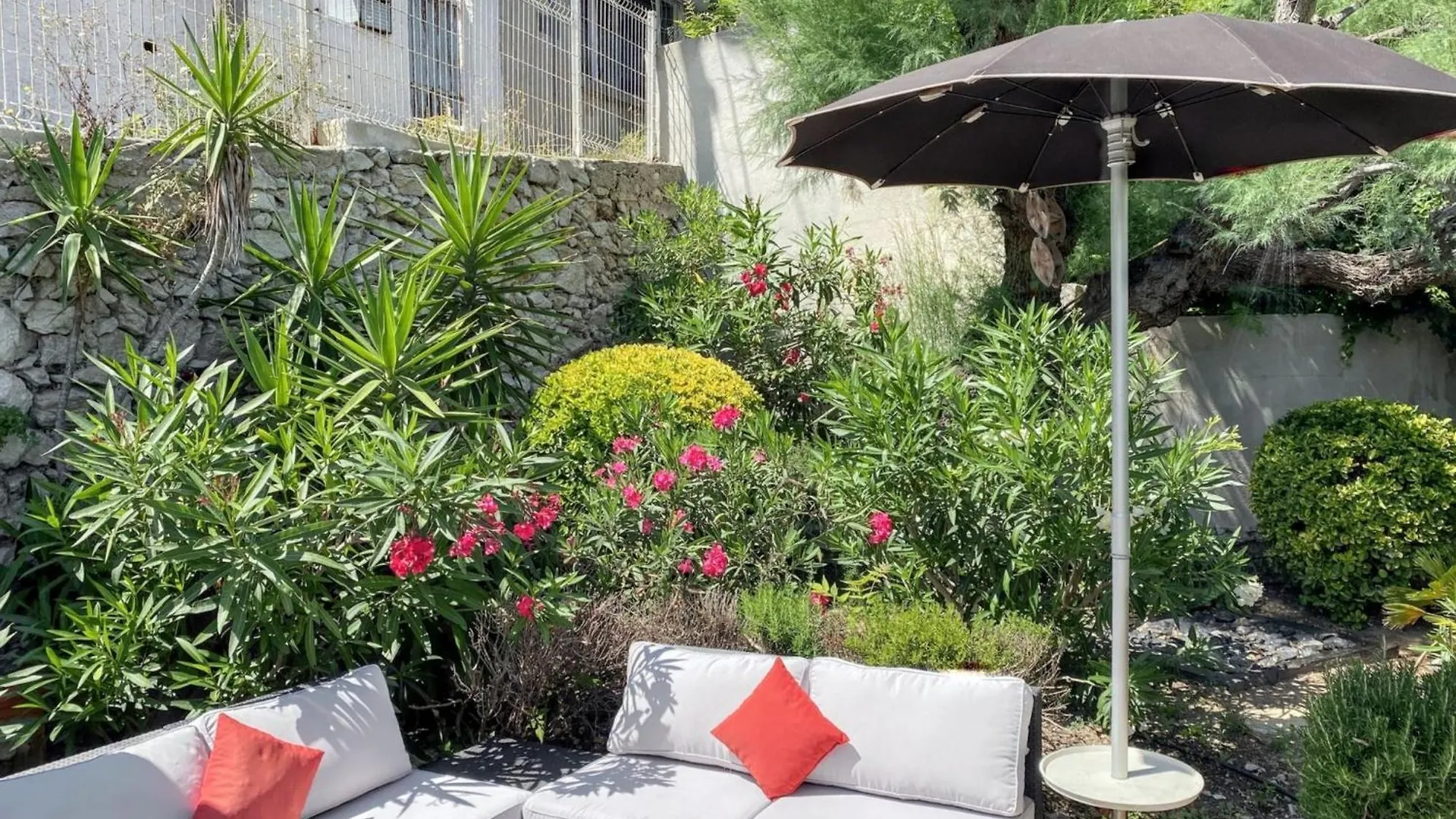 Maison Chaleureuse Au Coeur Des Calanques De Marseille + Jardin. 0*,  France